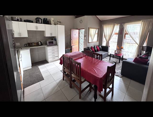 4 BEDROOM FREESTANDING FOR SALE IN VAN RIEBEECK PARK